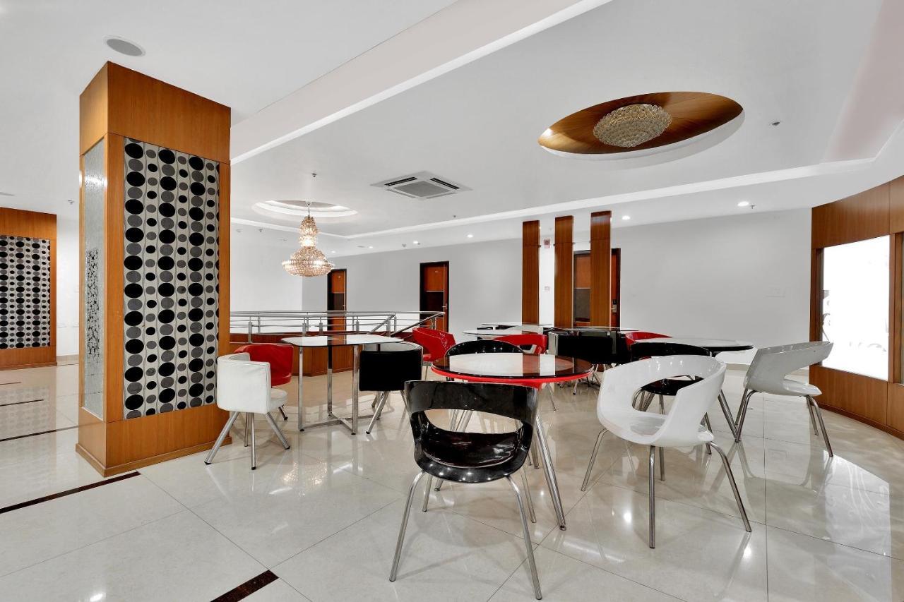 Capital O Rudra Grand Near Kondapur X Road Otel Dış mekan fotoğraf