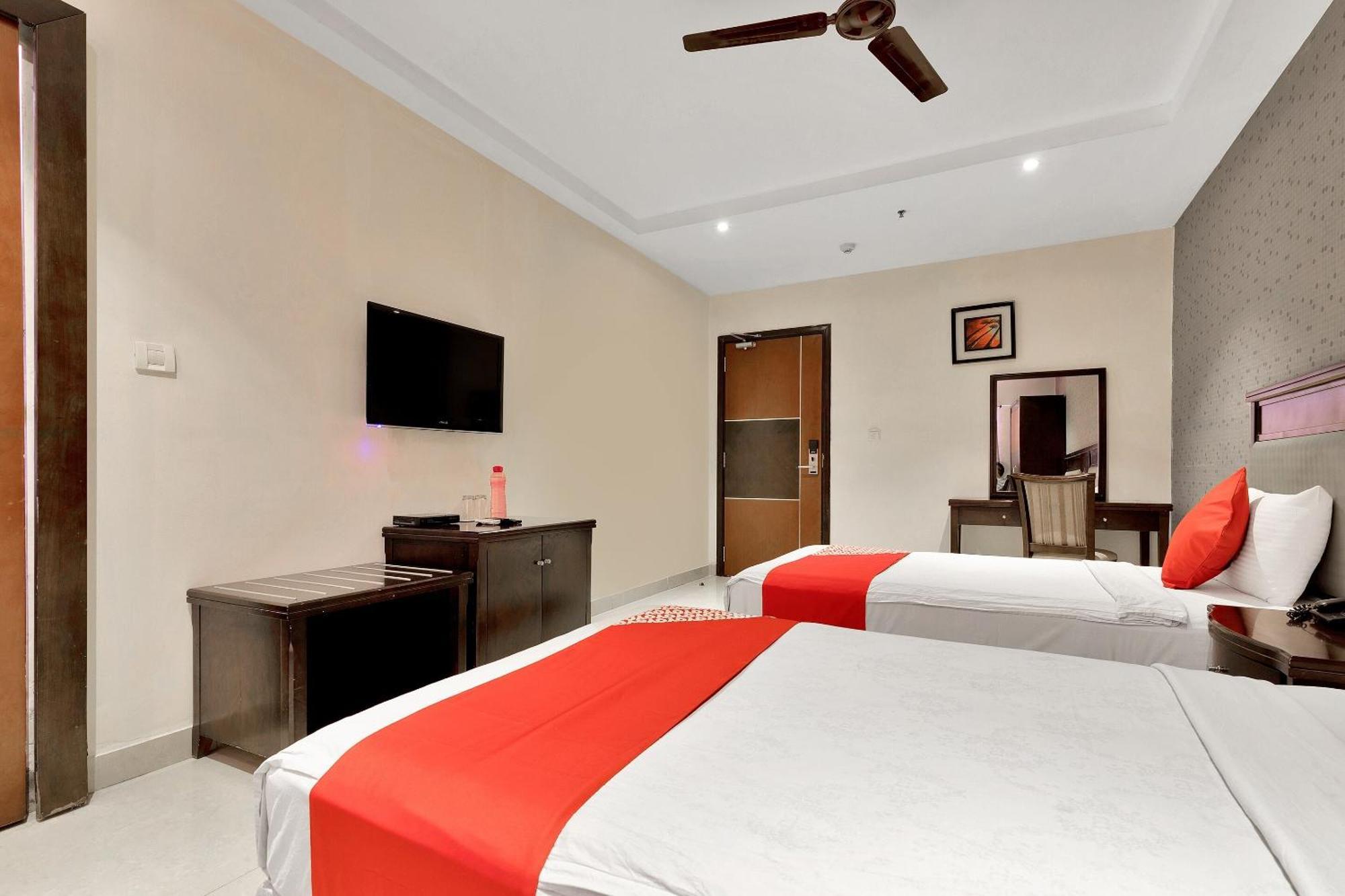 Capital O Rudra Grand Near Kondapur X Road Otel Dış mekan fotoğraf