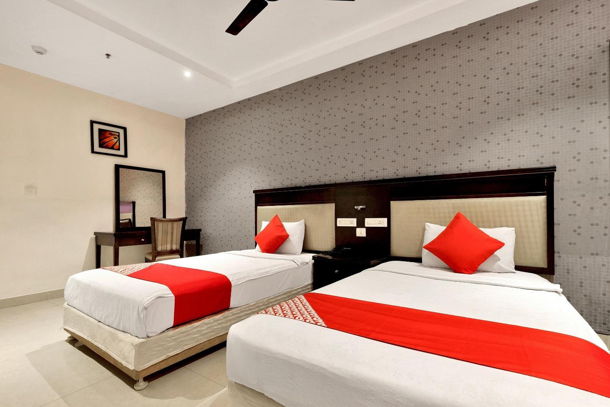 Capital O Rudra Grand Near Kondapur X Road Otel Dış mekan fotoğraf