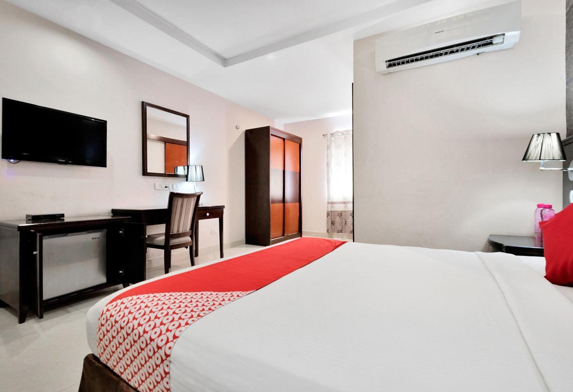 Capital O Rudra Grand Near Kondapur X Road Otel Dış mekan fotoğraf