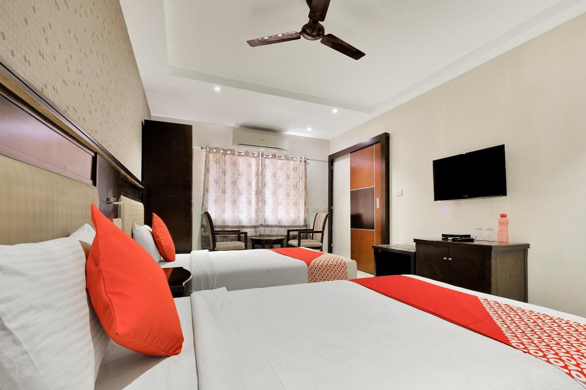 Capital O Rudra Grand Near Kondapur X Road Otel Dış mekan fotoğraf