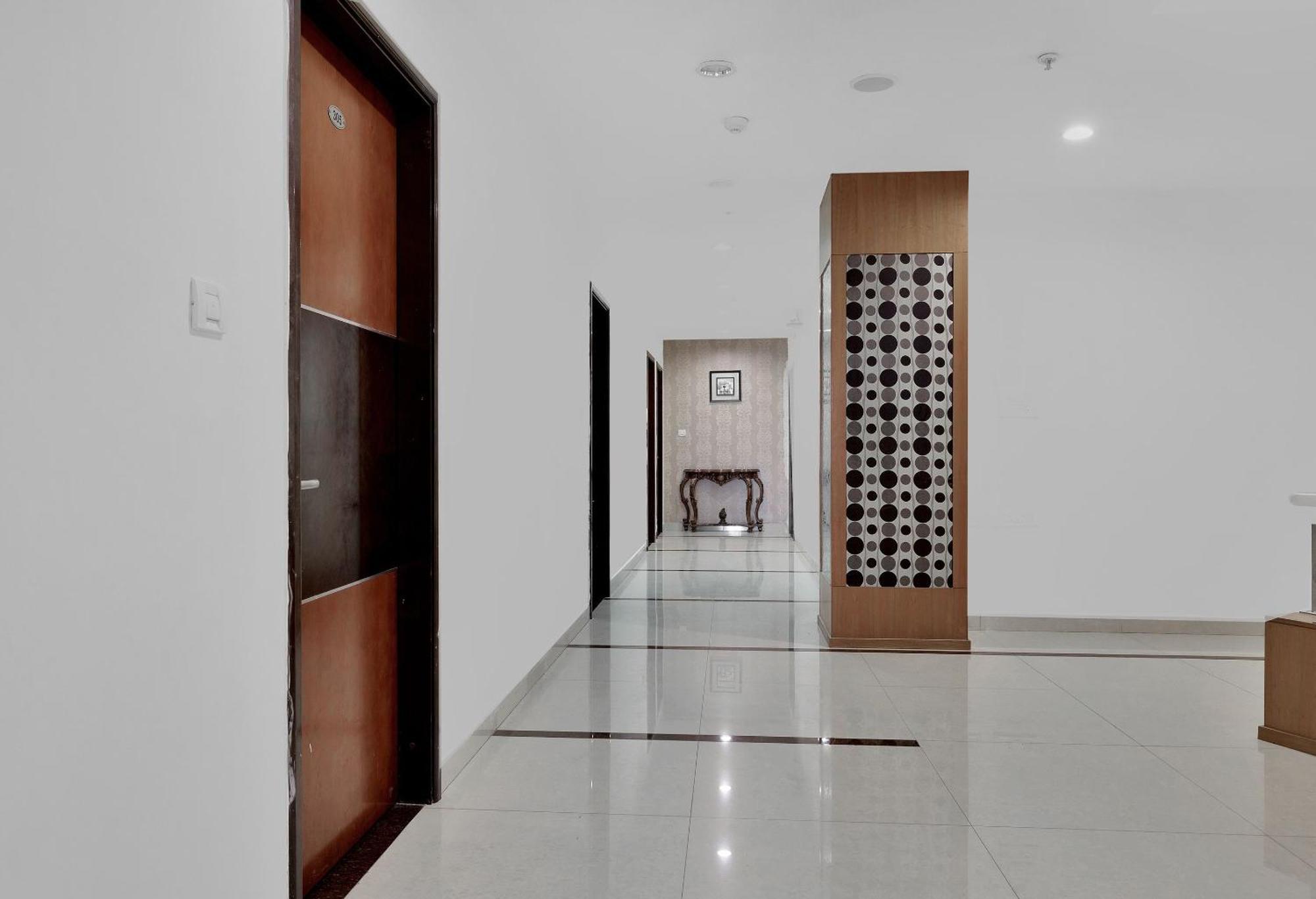 Capital O Rudra Grand Near Kondapur X Road Otel Dış mekan fotoğraf
